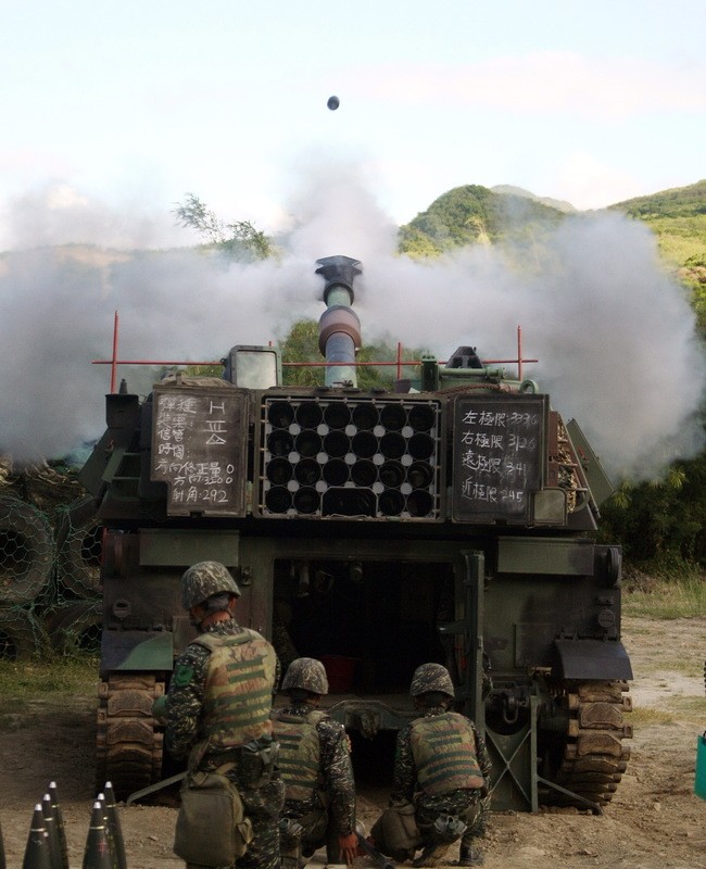 Hoả lực từ bích kích pháo của Lữ đoàn 66 quân đội Đài Loan